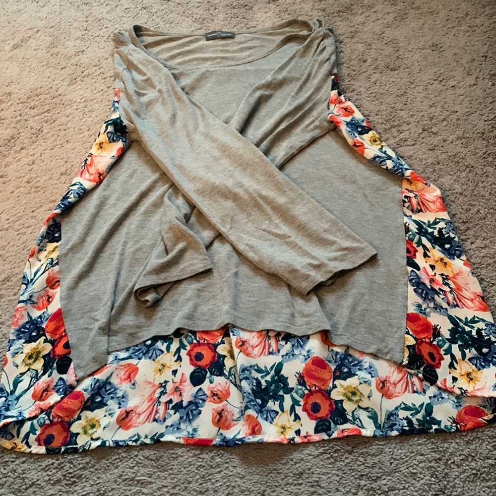 Cute top with floral accents